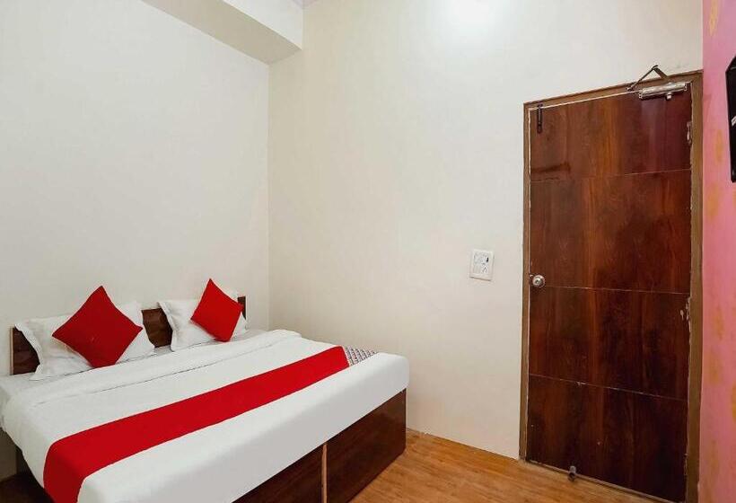 호텔 The Golden Crown