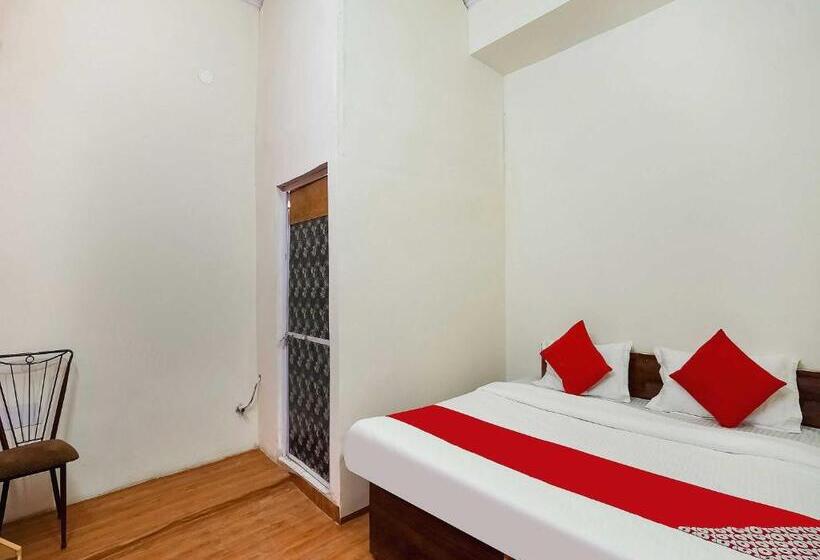 호텔 The Golden Crown