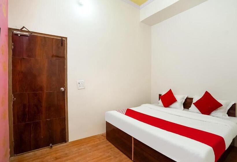 호텔 The Golden Crown