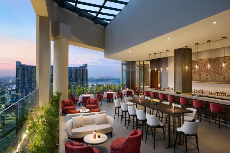 호텔 The Leela Bhartiya City Bengaluru