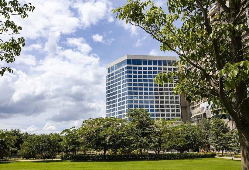 호텔 The Leela Bhartiya City Bengaluru