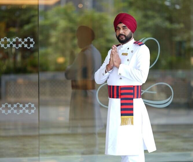 호텔 The Leela Bhartiya City Bengaluru