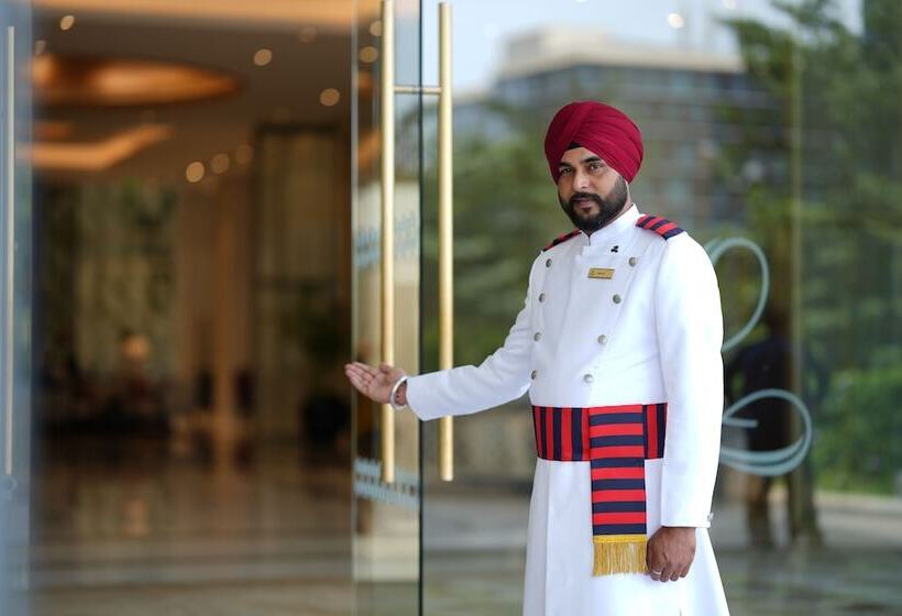 호텔 The Leela Bhartiya City Bengaluru