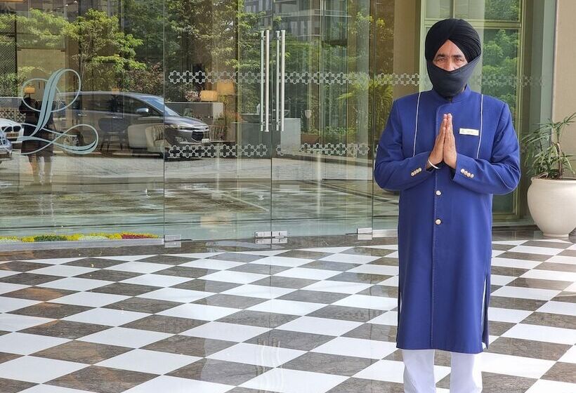 호텔 The Leela Bhartiya City Bengaluru