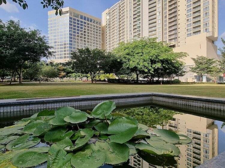 호텔 The Leela Bhartiya City Bengaluru