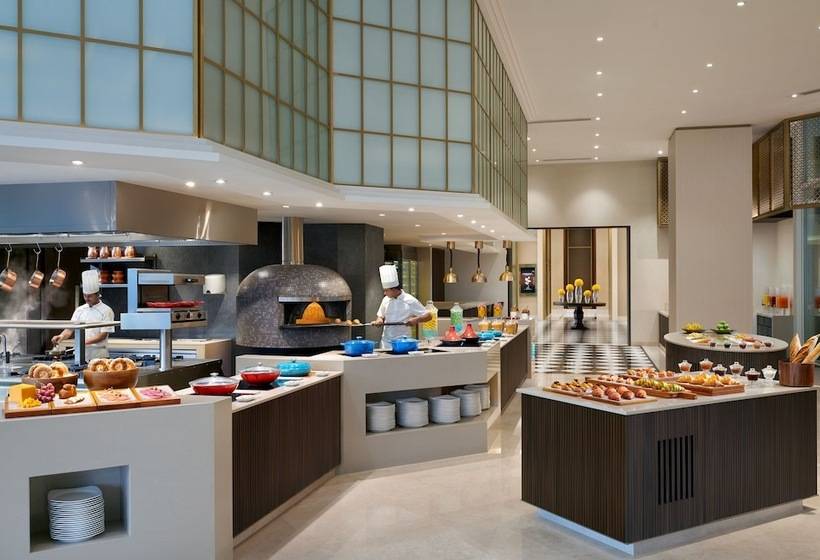 호텔 The Leela Bhartiya City Bengaluru