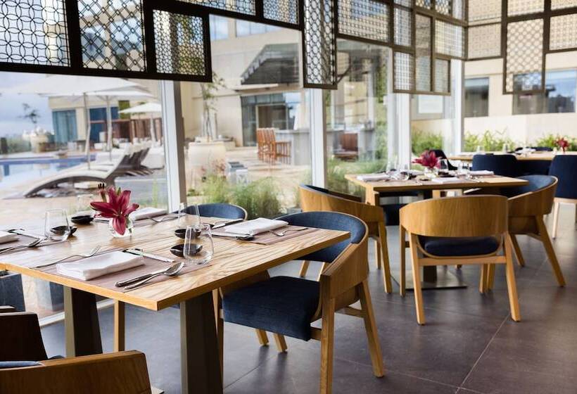 호텔 The Leela Bhartiya City Bengaluru