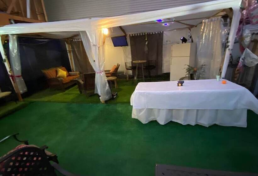 פנסיון Charming 2 Bedrooms Apt 10 Mins To Nycity