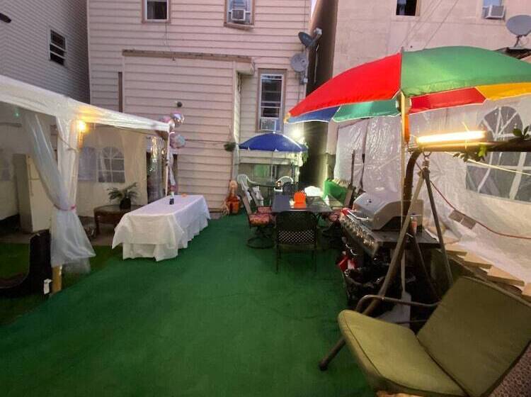 פנסיון Charming 2 Bedrooms Apt 10 Mins To Nycity