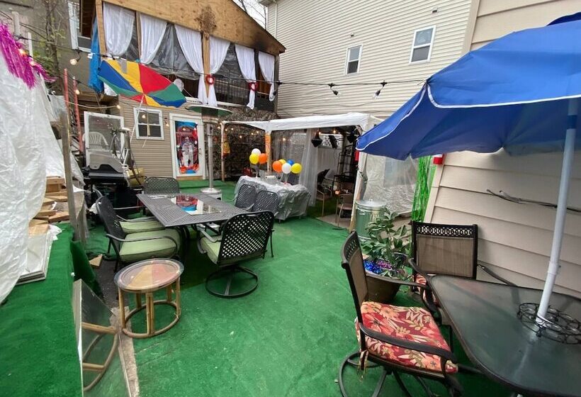 פנסיון Charming 2 Bedrooms Apt 10 Mins To Nycity