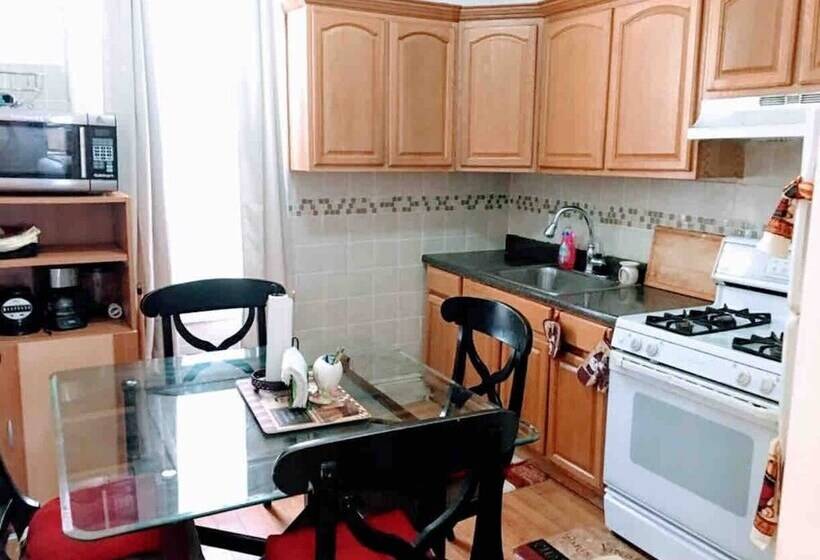 بنسيون Charming 2 Bedrooms Apt 10 Mins To Nycity