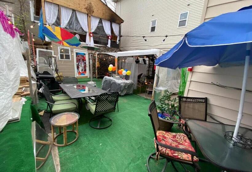 פנסיון Charming 2 Bedrooms Apt 10 Mins To Nycity