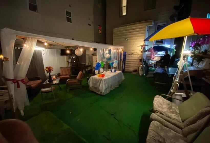 פנסיון Charming 2 Bedrooms Apt 10 Mins To Nycity