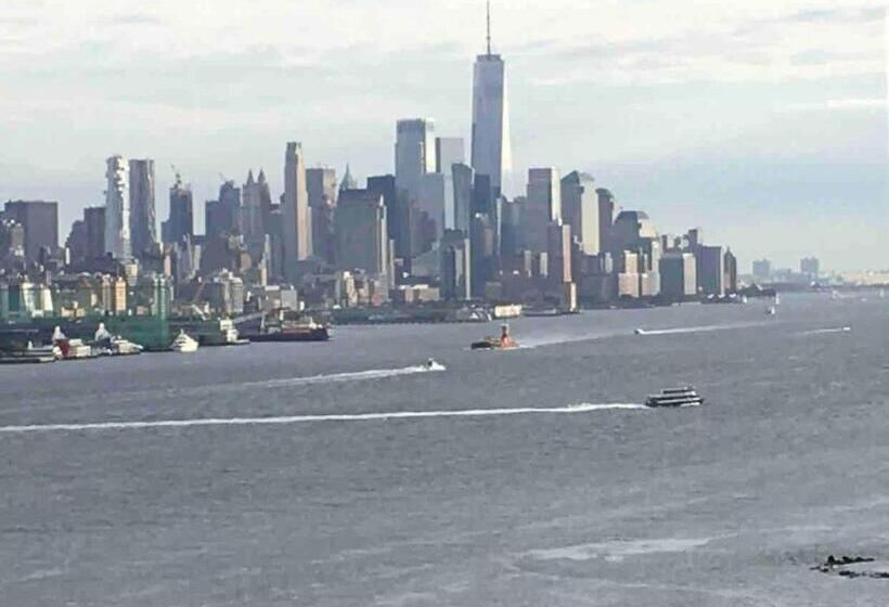 פנסיון Charming 2 Bedrooms Apt 10 Mins To Nycity