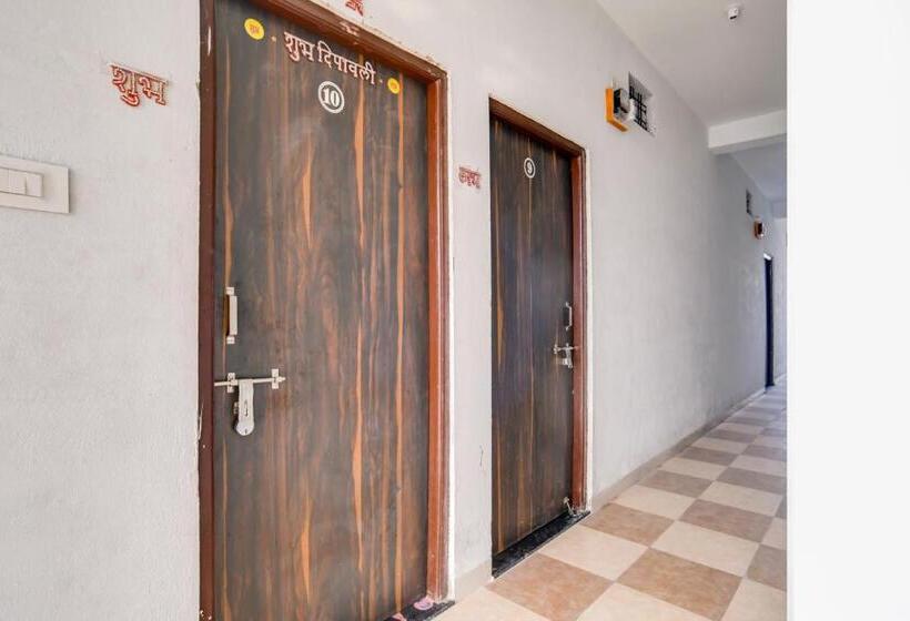 Spot On 78070 Hotel Sai Leela