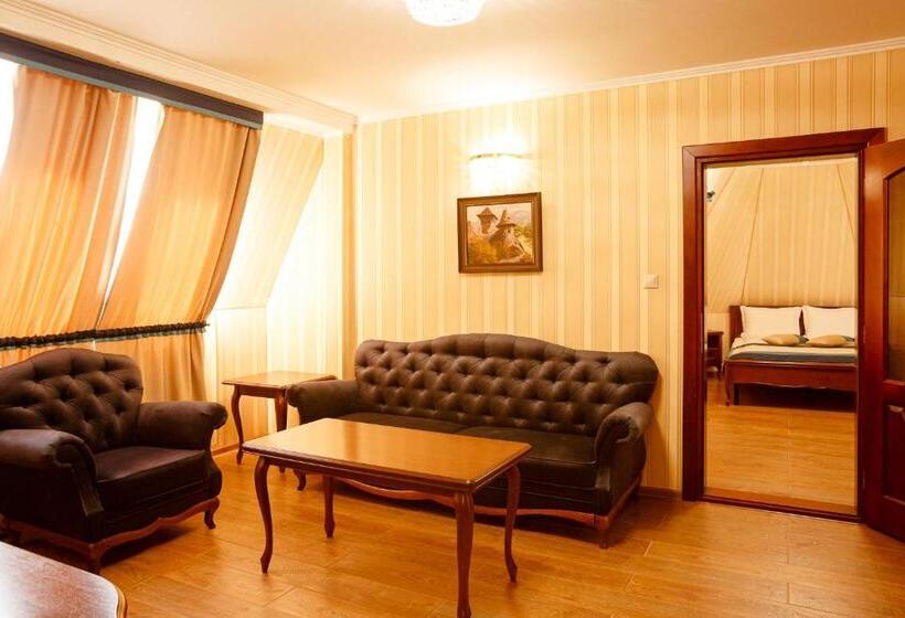 Hostel Chizay. мала гора