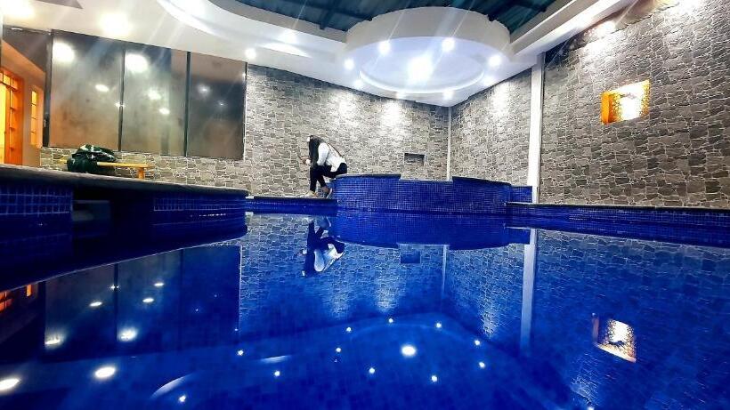 هاستل Imperial Zumbahua