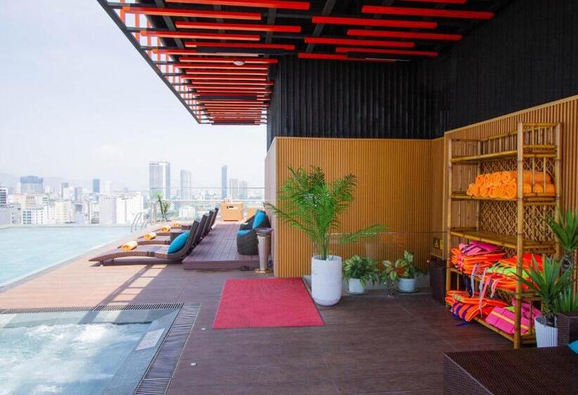 Cordial Grand Hotel My Khe Beach