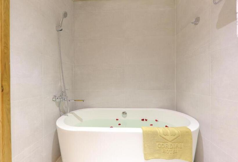 Cordial Grand Hotel My Khe Beach