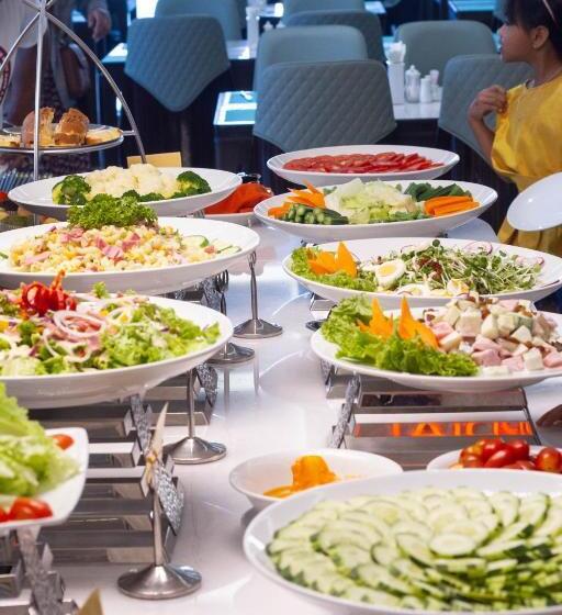 Cordial Grand Hotel My Khe Beach