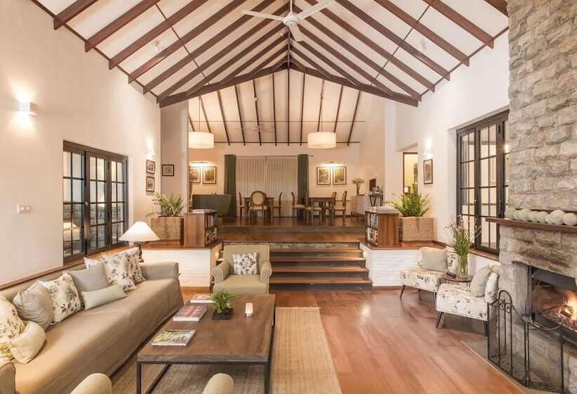 Отель Camellia Hills