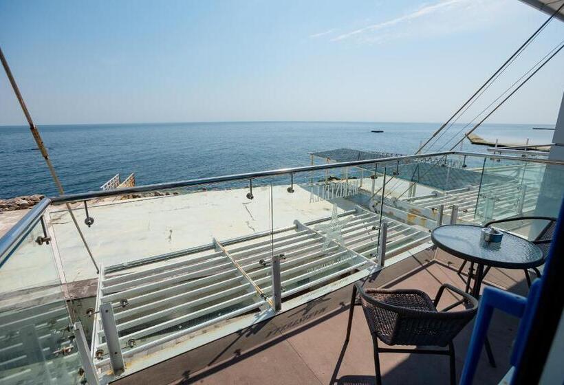 هتل Marine Residence