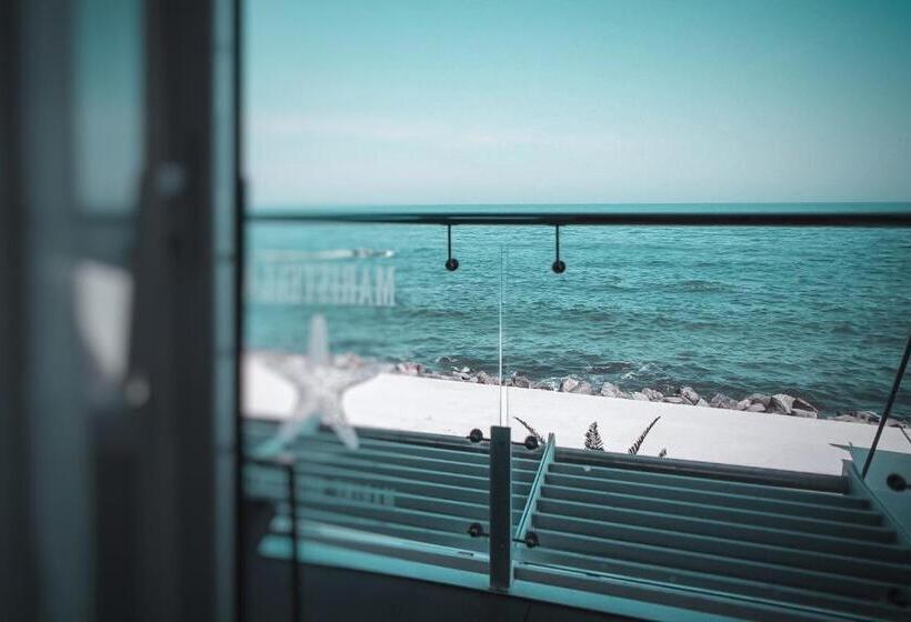هتل Marine Residence