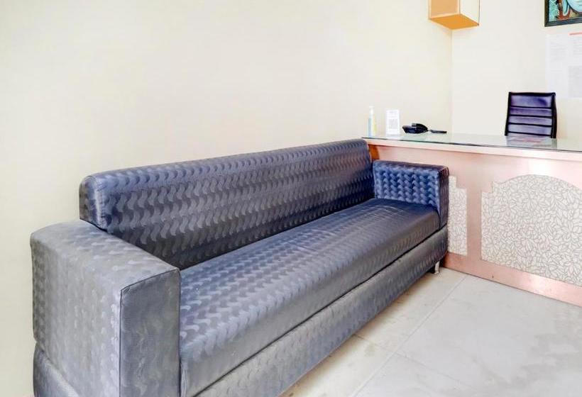 ホテル Oyo 77568 Pari Banquet Hall