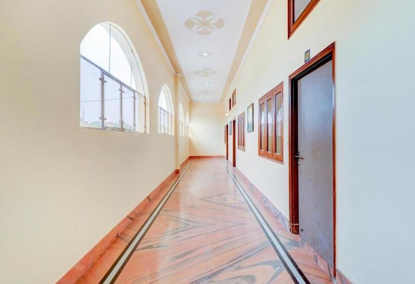 ホテル Oyo 77568 Pari Banquet Hall