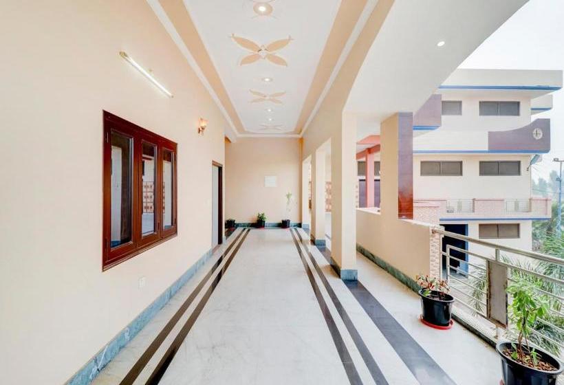 ホテル Oyo 77568 Pari Banquet Hall