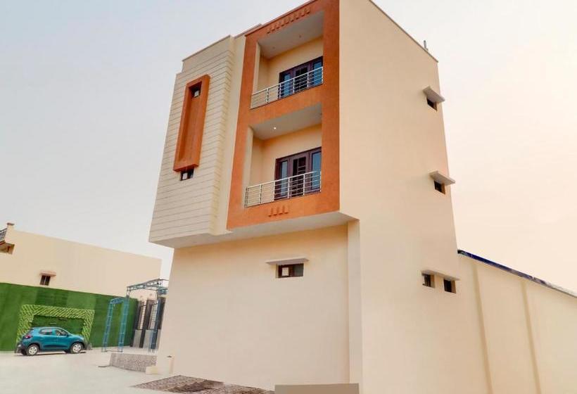 ホテル Oyo 77568 Pari Banquet Hall