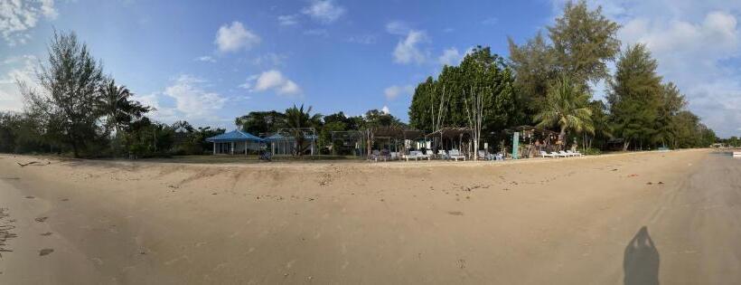 בית מלון כפרי Sabai Beach Resort