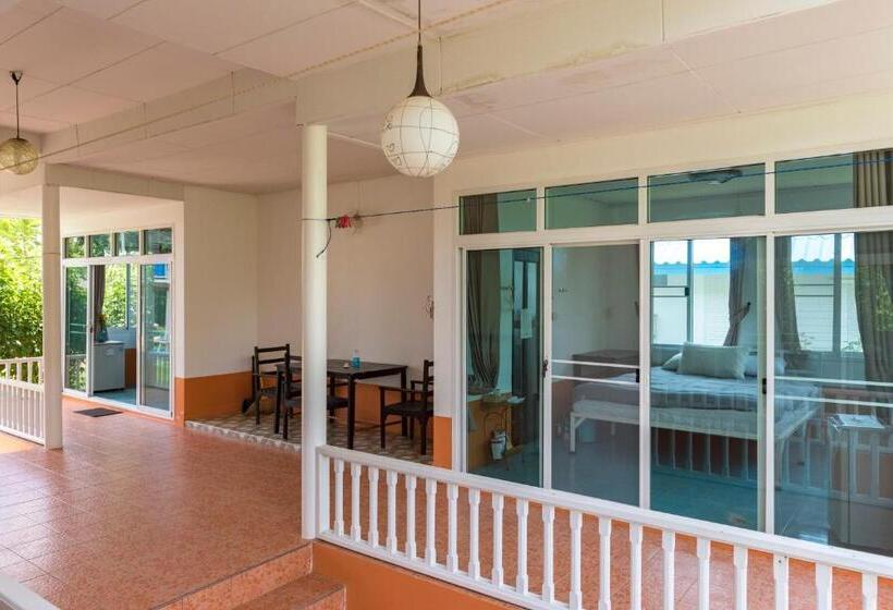 בית מלון כפרי Sabai Beach Resort