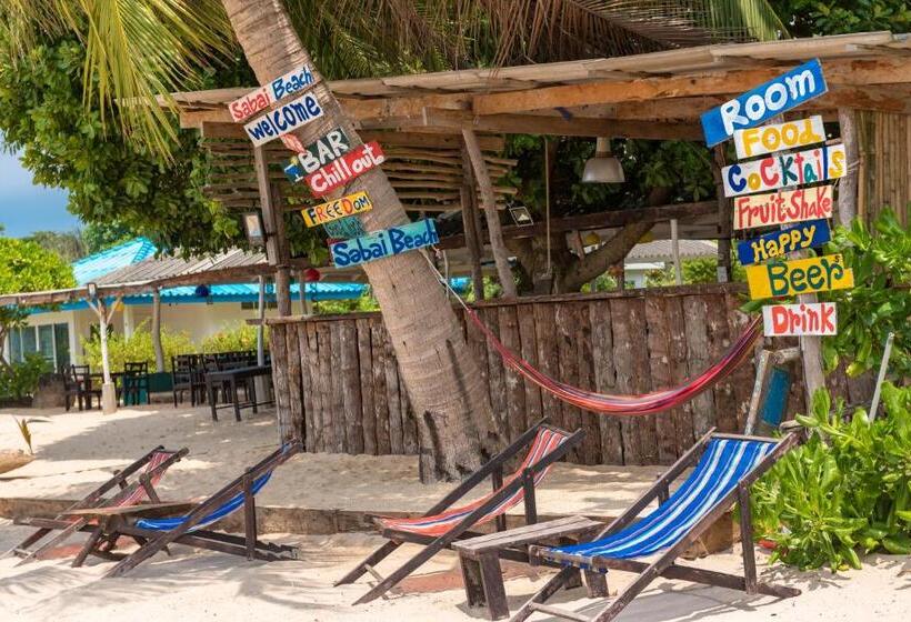 בית מלון כפרי Sabai Beach Resort