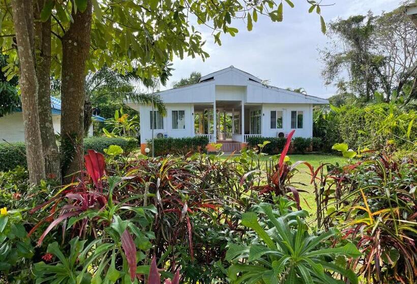 בית מלון כפרי Sabai Beach Resort