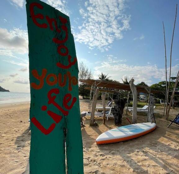 בית מלון כפרי Sabai Beach Resort