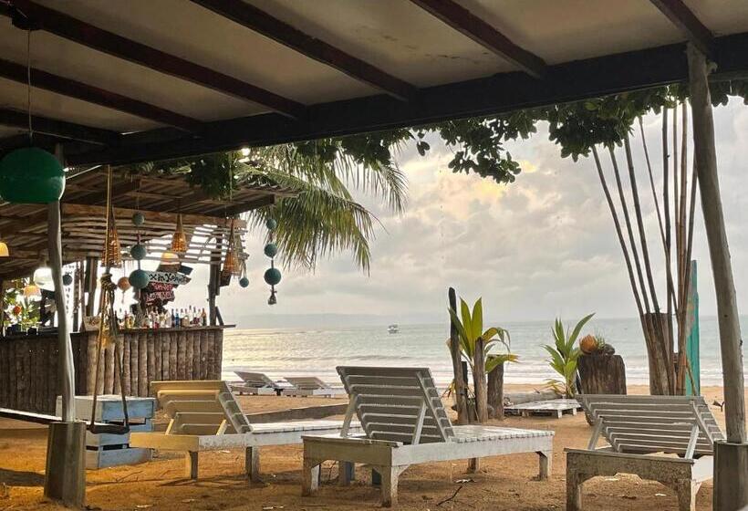 בית מלון כפרי Sabai Beach Resort