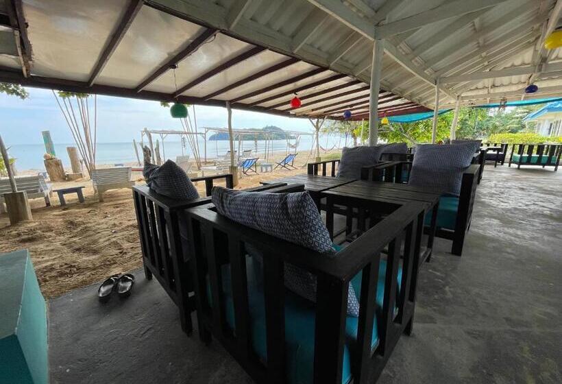 בית מלון כפרי Sabai Beach Resort