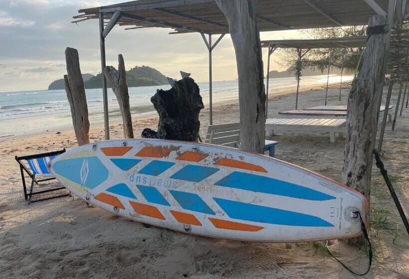 בית מלון כפרי Sabai Beach Resort