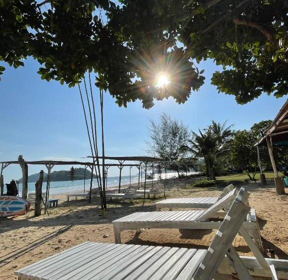 בית מלון כפרי Sabai Beach Resort