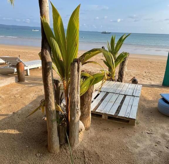 בית מלון כפרי Sabai Beach Resort