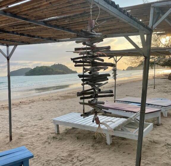 בית מלון כפרי Sabai Beach Resort