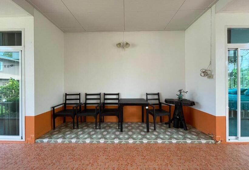 בית מלון כפרי Sabai Beach Resort