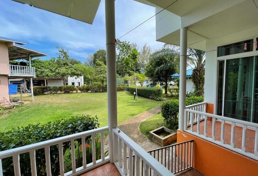 בית מלון כפרי Sabai Beach Resort