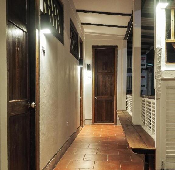 בית מלון כפרי Velawarin