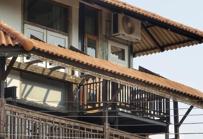 בית מלון כפרי Velawarin