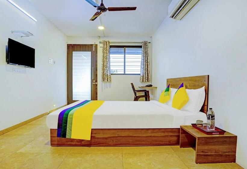 Itsy Hotels Oasis Pride