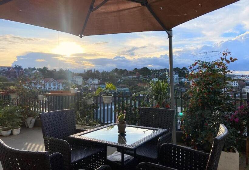 La Pense E Hotel   Dalat