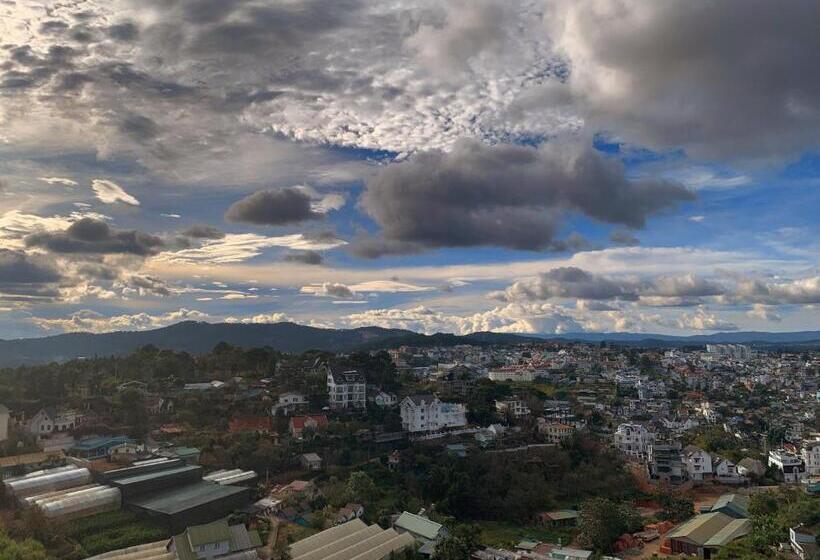 La Pense E Hotel   Dalat