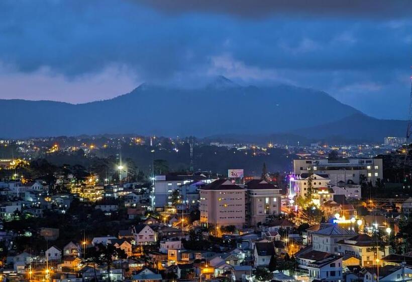 La Pense E Hotel   Dalat